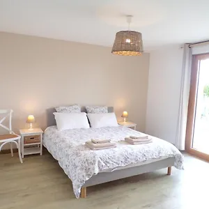 https://bien-etre-au-bord-de-leau-beau-t2-tres-bien-situe.inbrittany.com