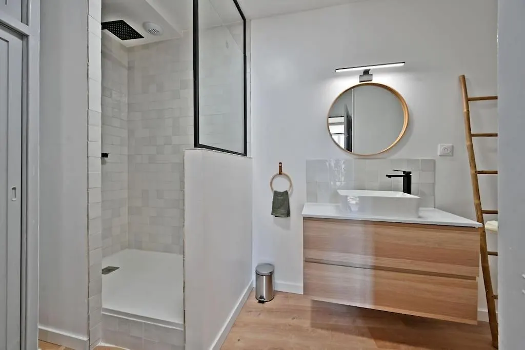 Apartment Ferienwohnung Au Coeur Des Platanes - Parking Gratuit Sous-Terrain - Clim - Balcon Avignon